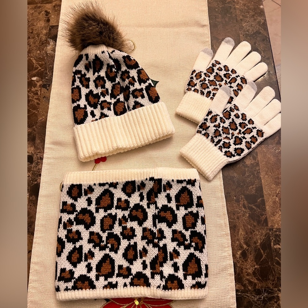 3 piece beanie set 🖤🤎❤️